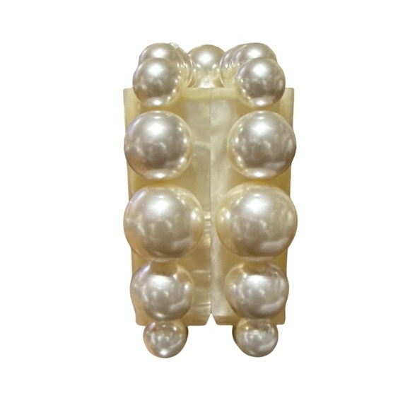 Cult Gaia Eos Pearly Acrylic Clutch Bag - Picture 4 of 10